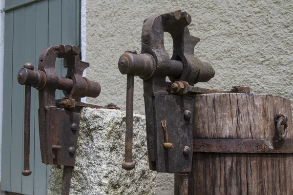 Bench vice in retro look — Stock Photo, Image