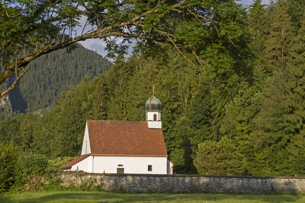 Kyrkogården kapell i Eschenlohe — Stockfoto