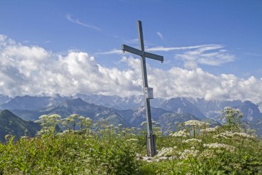 Juifen üzerinde çapraz Zirvesi