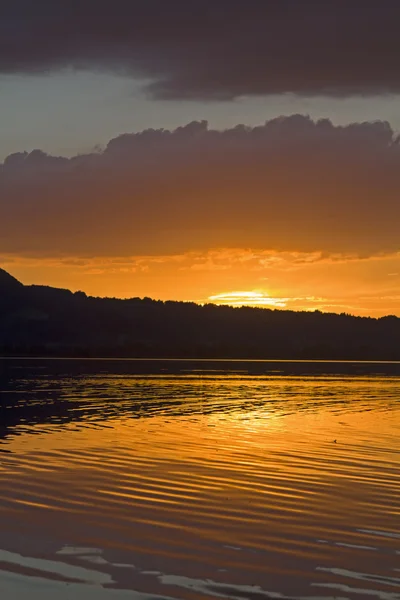 Puesta de sol en el lago Kochel — Foto de Stock