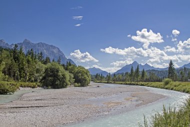 Kruen yakındaki Isar nehir yatağı