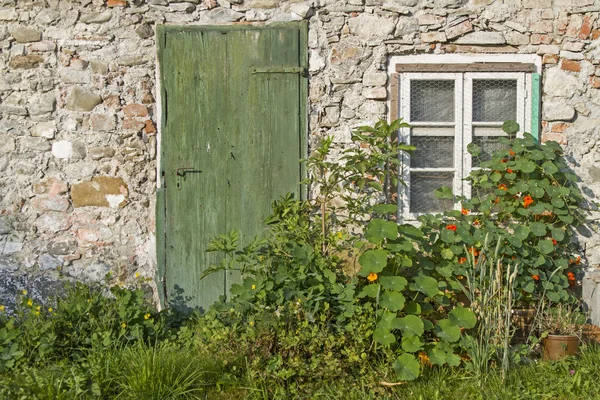 Idyll at old house — Stock Photo, Image