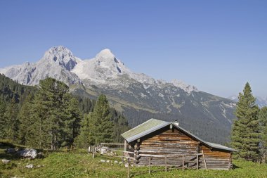 Kulübede Wetterstein dağlar