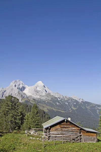 Hut i Wettersteinbergen — Stockfoto