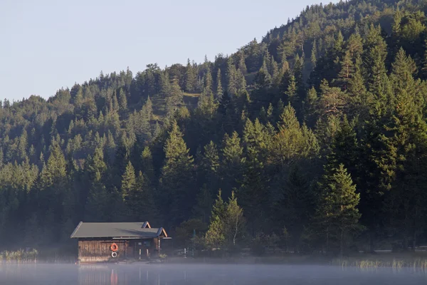 Morgon på sjön Ferchensee — Stockfoto