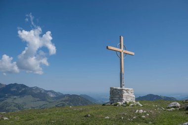Bruennsteinschanze 'deki yeni zirve geçidi, hala dağ yalnızlığı getiriyor.