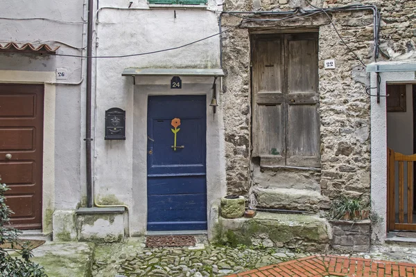 Porta para cada um em Castel Vittorio — Fotografia de Stock