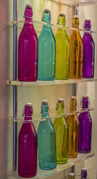 Kleurrijke flessen — Stockfoto