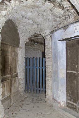 Her Castel Vittorio kapıya