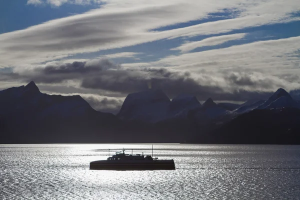 Tysfjord i motljus — Stockfoto