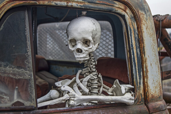 Смерть путешествует с машиной.
