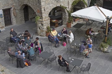 Piazza Apricale içinde 