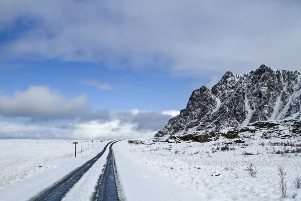 Wintereinbruch auf den Lofoten — Stockfoto