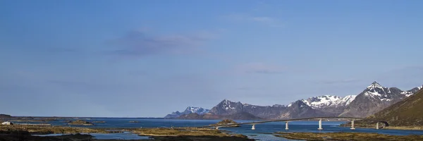 Puente a Henningsvaer —  Fotos de Stock