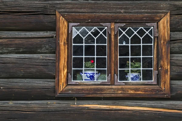 Decoratieve boerderij venster — Stockfoto