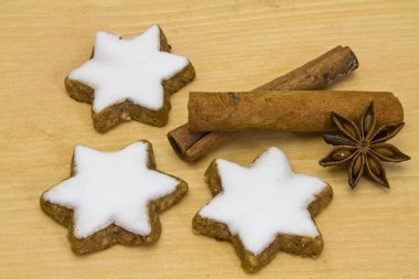 tarçınlı yıldız