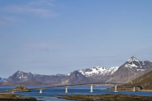 Bro till Henningsvaer — Stockfoto