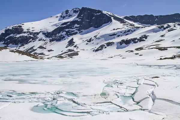 Frozen lakes on the Sognefjell — Stock Photo, Image