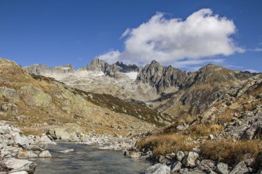 Fuenffingerstoeck ve dağ dere