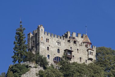 Meran adlı Brunnenburg