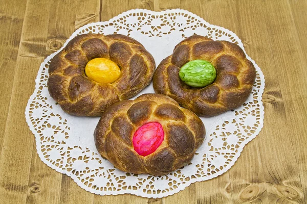 Pâtisserie de Pâques avec oeuf de Pâques — Photo