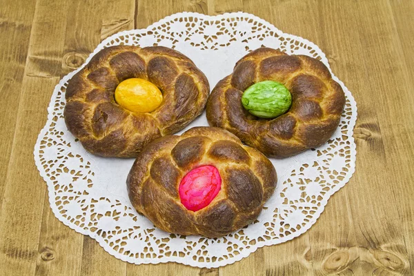 Pasticceria pasquale con uovo di Pasqua — Foto Stock