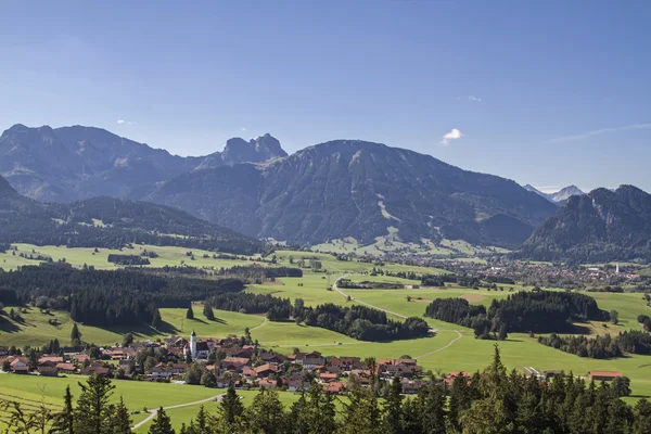 Zell en las estribaciones Allgaeu de los Alpes — Foto de Stock