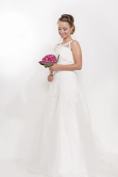 Giovane sposa carina — Foto Stock