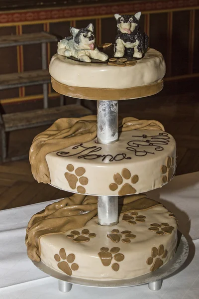 Wedding cake for dog lovers