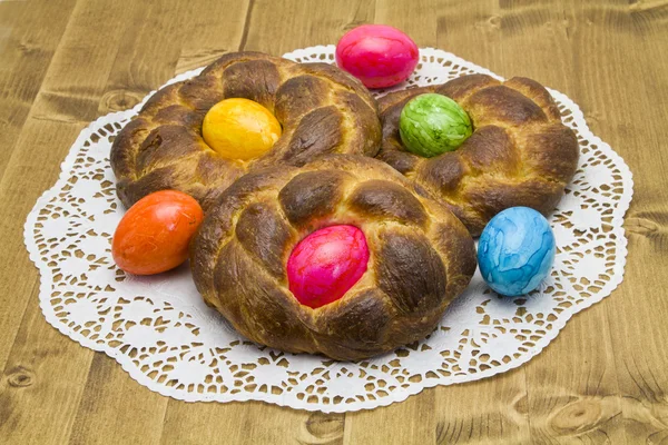 Pasticceria pasquale con uovo di Pasqua — Foto Stock