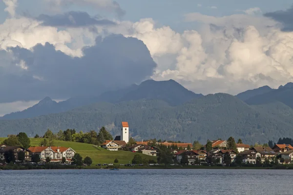 Hopfen vid sjön — Stockfoto