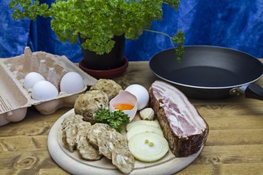 Gıda - ev yapımı köfte ile yumurta