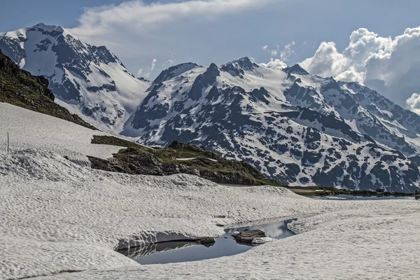 Winter einde op sustenpass — Stockfoto