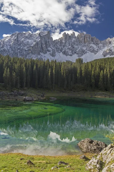 Lake Carezza with Latemar Mountains — 图库照片