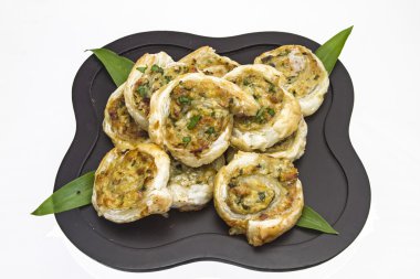 Puf böreği pinwheels yabani sarımsak ile