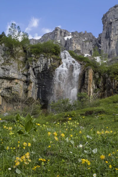 Wasserfall am Klausenpass — Stockfoto
