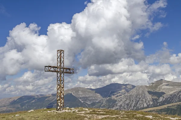 Summit cross in the Sibillini — Stock Photo, Image