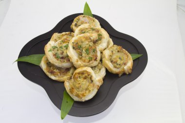 Puf böreği pinwheels yabani sarımsak ile