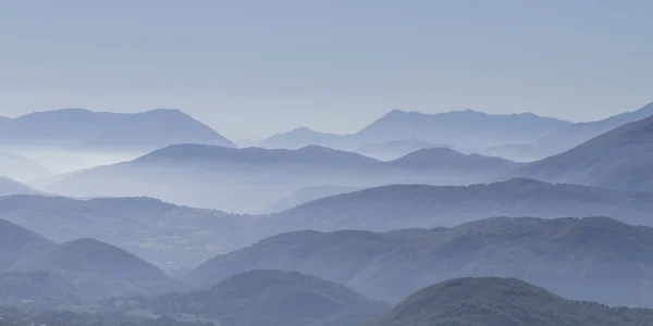 Blaue Berge in den Apenninen — Stockfoto