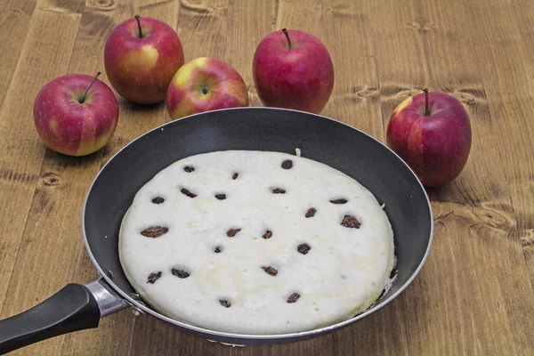 Bir Kaiserschmarrn pişirme için hazırlıklar