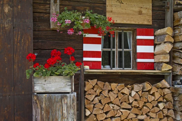 Podrobnosti chaty v Tyrolsku — Stock fotografie
