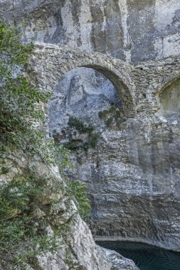 Eski köprünün Roya Vadisi