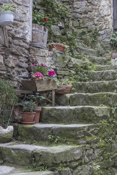 Em Apricale Impressões e detalhes da pequena aldeia da Ligúria — Fotografia de Stock