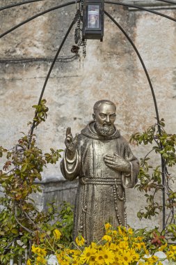 Pater Pio  monument clipart