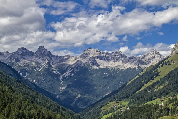 在 Lechtal 的阿尔卑斯山 — 图库照片