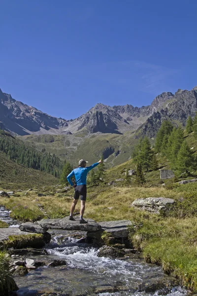 Turysta w Alpach Oetztal — Zdjęcie stockowe