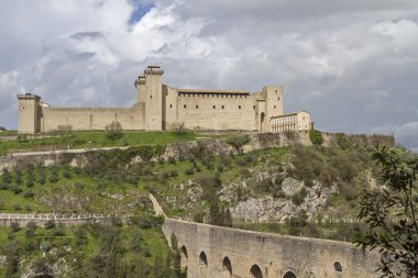 Rocca und Pomte della Torri Spoleto içinde