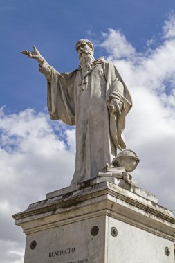 Benedikt Nursia üzerinden