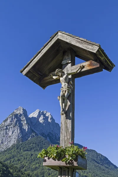 Wayside cross im Werdenfels — Stock Photo, Image