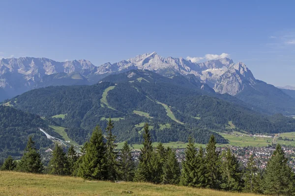 Una vista de las montañas Wetterstein — Foto de Stock